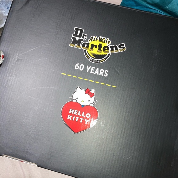 Dr Martens x Hello Kitty Sandals - Picture 3 of 6